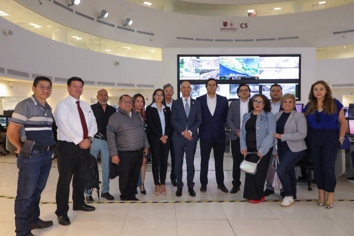Recibimos en el <a href="/C5_CDMX/">C5 CDMX</a> la visita cívica de la Asociación de Empresarios de Iztapalapa, que encabeza Rubí Sánchez. Desde el Corazón de la Seguridad de la Capital Nacional, refrendamos nuestro compromiso con la seguridad y bienestar ciudadano y comercial en establecimientos,