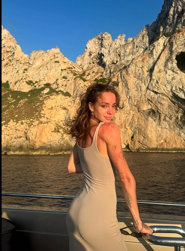 Griffin 【Parody】 tweet media