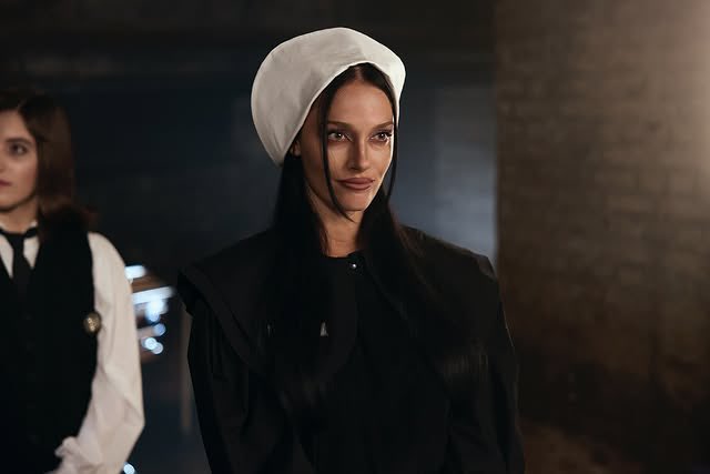Fotos de Oriana para Netflix por el estreno de la segunda temporada de Merlina