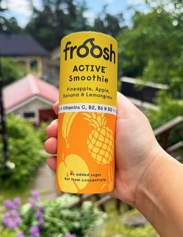 chocsdirect's tweet image. NEW @FrooshSmoothies at #ChocolatesDirect! 🍌🍍

Say hello to the #Froosh Active Smoothie, which is a tropical blend of pineapple, apple, banana &amp;amp; lemongrass, with added vitamins C, B6, B12 &amp;amp; Riboflavin to power up your day. 💪

Shop now online and stay fruitfully functional 🍏