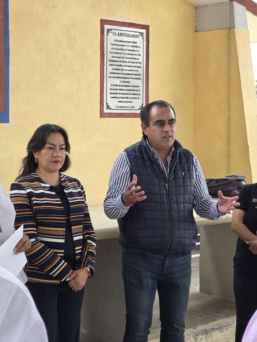 Seguimos recorriendo y supervisando obras que transforman la vida de nuestras y nuestros jóvenes. Estuvimos en el Bachillerato José Vasconcelos, en el municipio de Tlanepantla, verificando los avances de la obra que estamos impulsando para mejorar las condiciones de este espacio