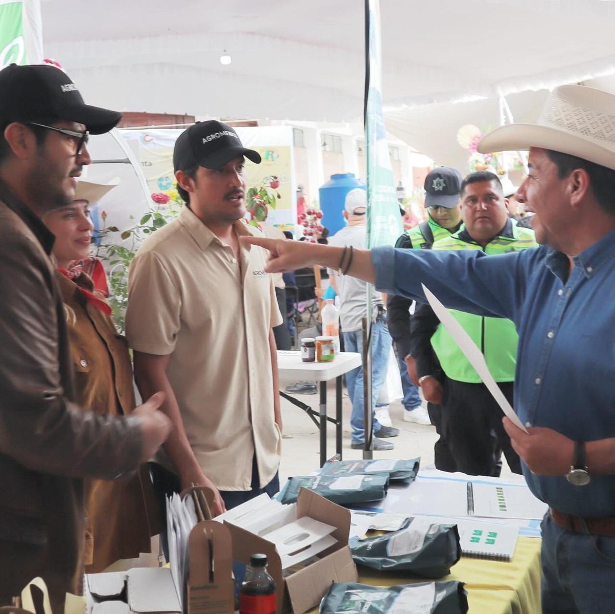 Éxito total en la Feria AgroAlimentaria 2025 en Coatepec Harinas. AGROMEXICO presentó innovaciones en agricultura regenerativa y se forjaron alianzas clave para el futuro del campo.

<a href="/SummitAgroMx/">Summit Agro México</a>

#FeriaAgroalimentaria #CoatepecHarinas #AGROMEXICO #Sustentabilidad