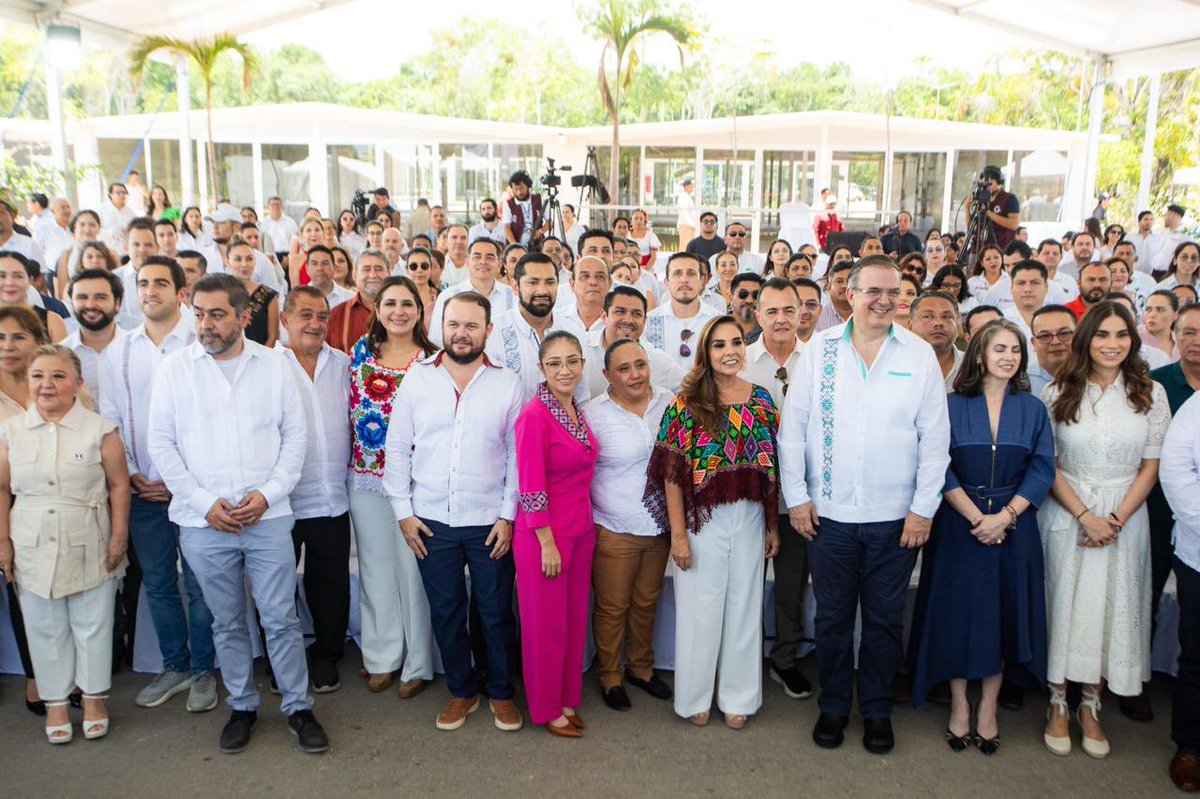 MéxicoSi🇲🇽 (@marceloe2024) on Twitter photo El secretario de <a href="/SE_mx/">Economía México</a> Marcelo <a href="/m_ebrard/">Marcelo Ebrard C.</a> encabezó la firma del convenio para el Polo de Desarrollo Económico para el Bienestar Chetumal I, junto con la gobernadora <a href="/MaraLezama/">Mara Lezama</a> <a href="/GobQuintanaRoo/">Gobierno Quintana Roo</a>
Este desarrollo detonará producción y generará empleos.Acompaña el Dr. <a href="/vidallerenas/">vidal llerenas</a>. El secretario de <a href="/SE_mx/">Economía México</a> Marcelo <a href="/m_ebrard/">Marcelo Ebrard C.</a> encabezó la firma del convenio para el Polo de Desarrollo Económico para el Bienestar Chetumal I, junto con la gobernadora <a href="/MaraLezama/">Mara Lezama</a> <a href="/GobQuintanaRoo/">Gobierno Quintana Roo</a>
Este desarrollo detonará producción y generará empleos.Acompaña el Dr. <a href="/vidallerenas/">vidal llerenas</a>.