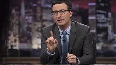 İngiliz TV Sunucusu John Oliver ;

"Gazze Açlık Çekmiyor; israil Tarafından Aç Bırakılıyor.."