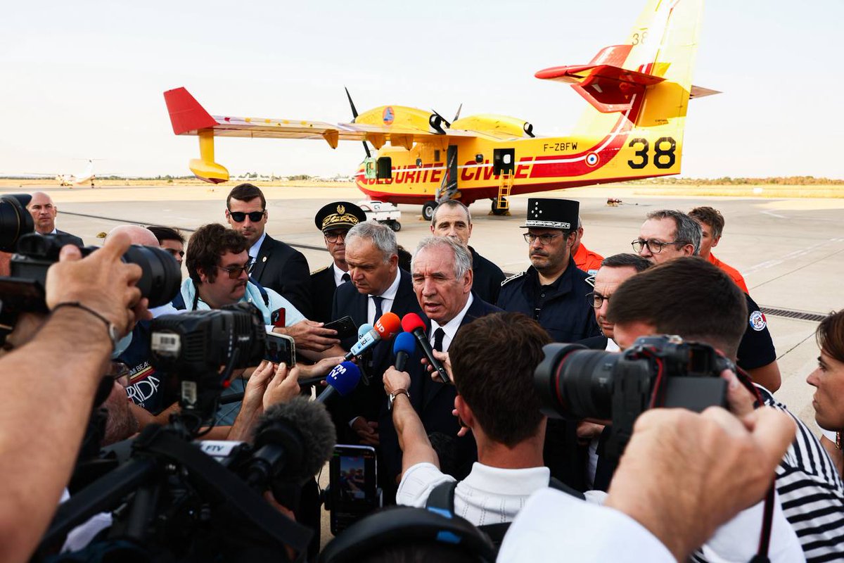 SecCivileFrance's tweet image. 🌲🔥#FeuDeForêt dans le massif des Corbières (11) :
🧑‍🚒 Sapeurs-pompiers, sapeurs-sauveteurs, pilotes, mécaniciens opérateurs de bord, associations agréées et personnels de la Sécurité civile, œuvrent sans relâche, jour et nuit, depuis plus de 36h pour tenter de venir à bout de ce…