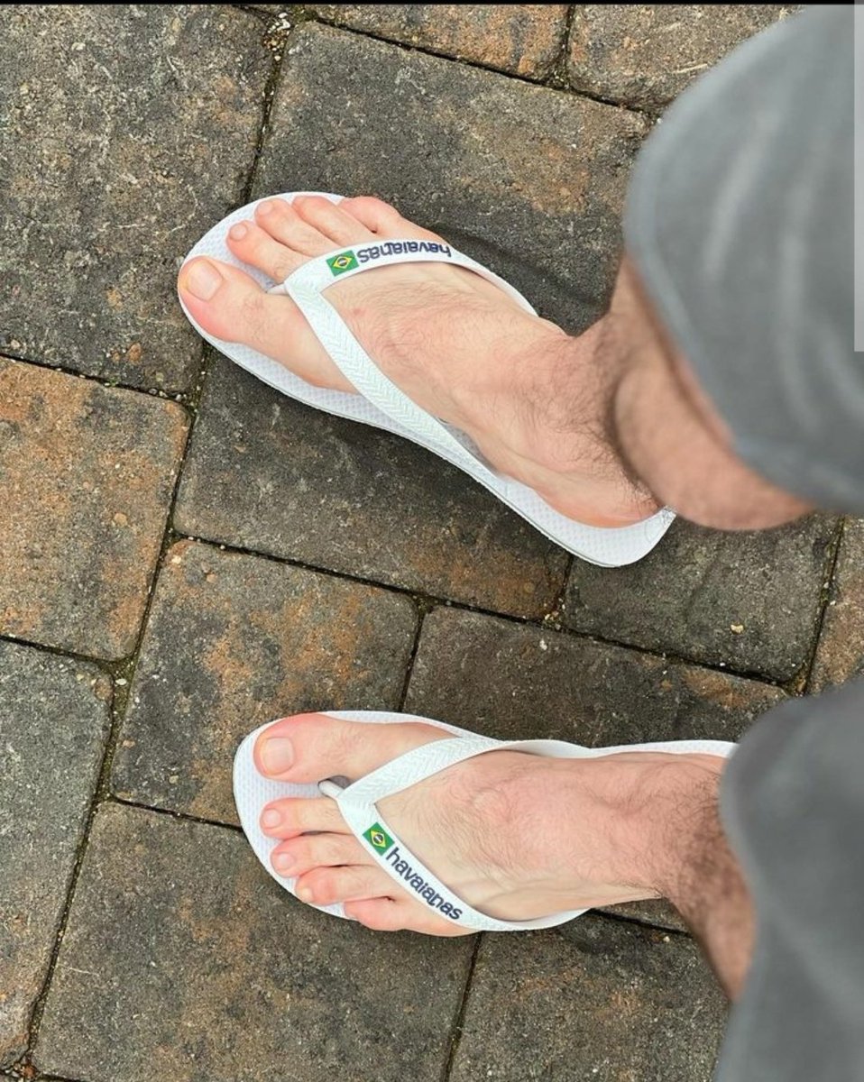 Instagram: clubedope2
.
.
#feet #feetman #feetboy #pesmasculinos #barefeet #barefoot #malefeet #flipflop #malefootworship #pesdehomem #pedemacho #podolatria #malefeetworship #guyfoot #guyfeet #podolatriamasculina #malefeetfetish #malefoot #feetporn #footporn #foot #gayfeet #gay