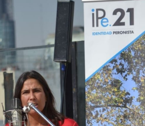 GordonGekkoArg's tweet photo. @eugetale @aetchebarne María Eugenia, ¿seguís cantando la marchita peronista como hacías en 2021 cuando creaste el espacio "Identidad Peronista para el siglo 21"?

Espero tu respuesta compañera ✌️ https://t.co/a2HvaFW9gB
