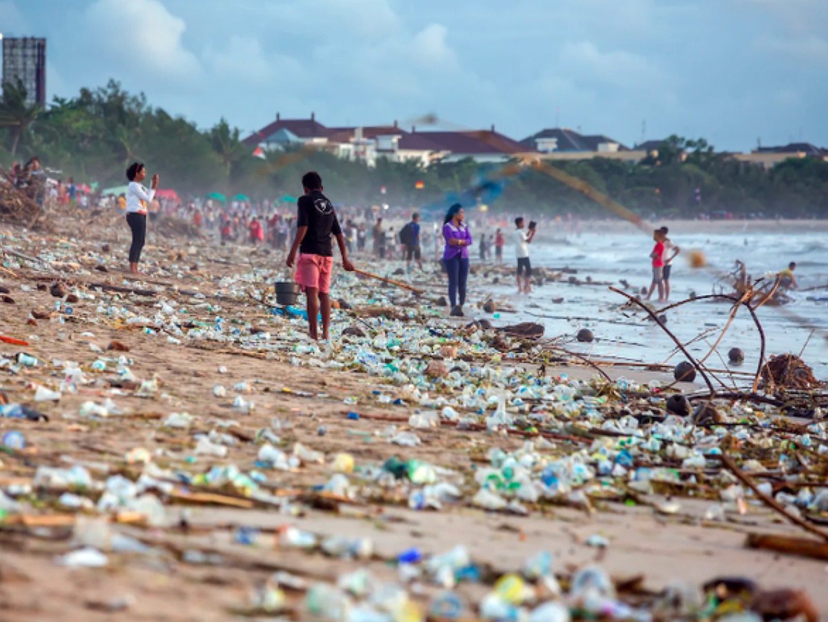 DrTedros's tweet image. .@WHO calls on governments to work towards successful #PlasticTreaty negotiations. Health must be at the centre to protect people from plastic pollution.