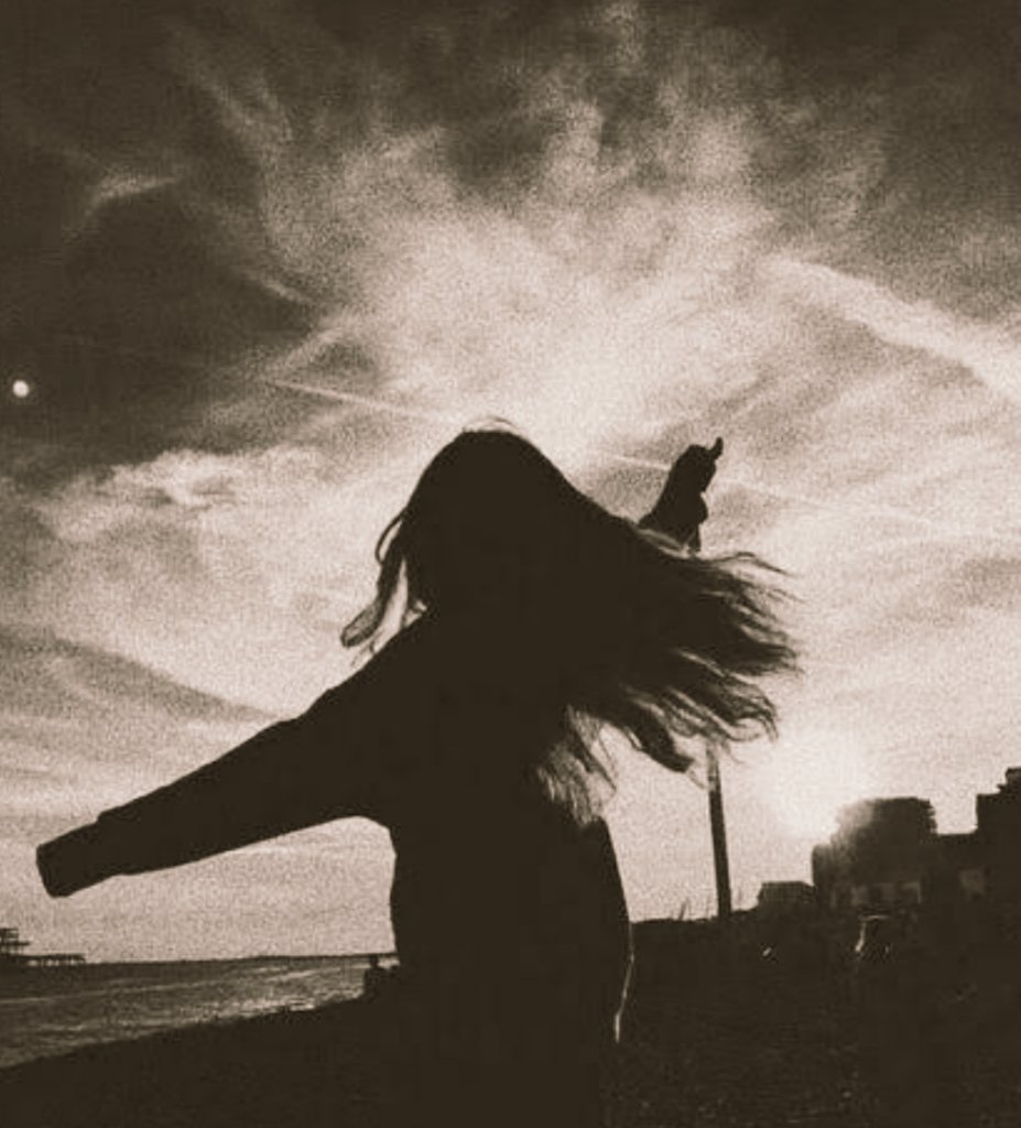 _masalgibi's tweet image. .
__bir yerin artık senin olmadığını hissetdiğin de, 

Veda et|•.🌿
.
.