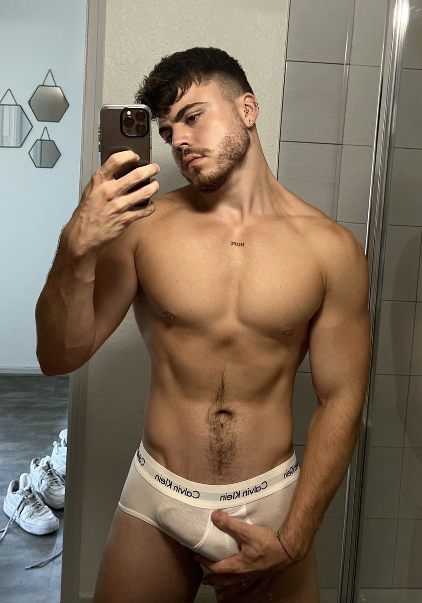 Jerem (@jerem_spr) on Twitter photo Rt if you want to see the naked pic 😏 Rt if you want to see the naked pic 😏