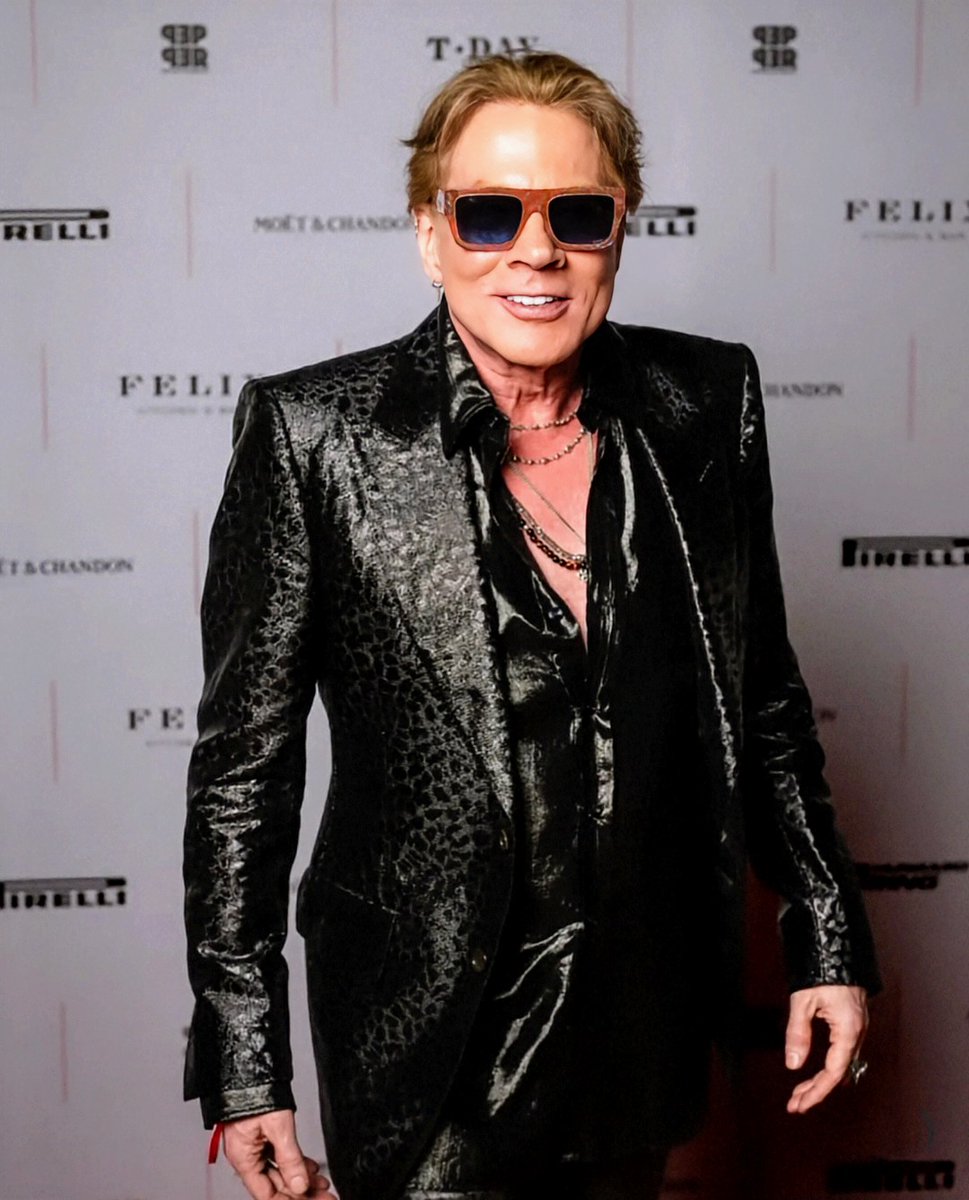 axlrosefanpage_'s tweet photo. O Mr. Rose brilha
Não tem jeito, é o mais mais 🔥🔥🔥 https://t.co/bvluzr20GI