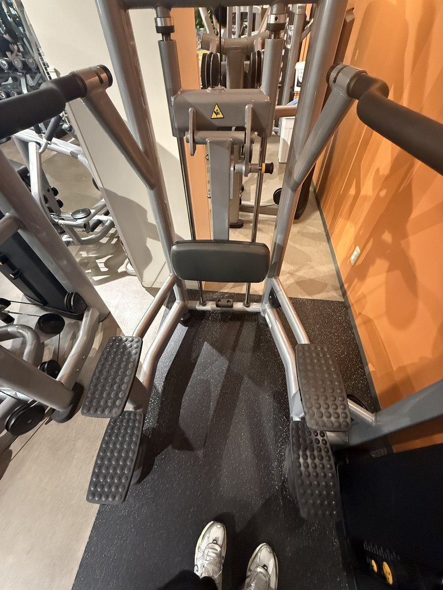 おはよう筋肉💪
背中ぶちかまして今日も気合い入れます！