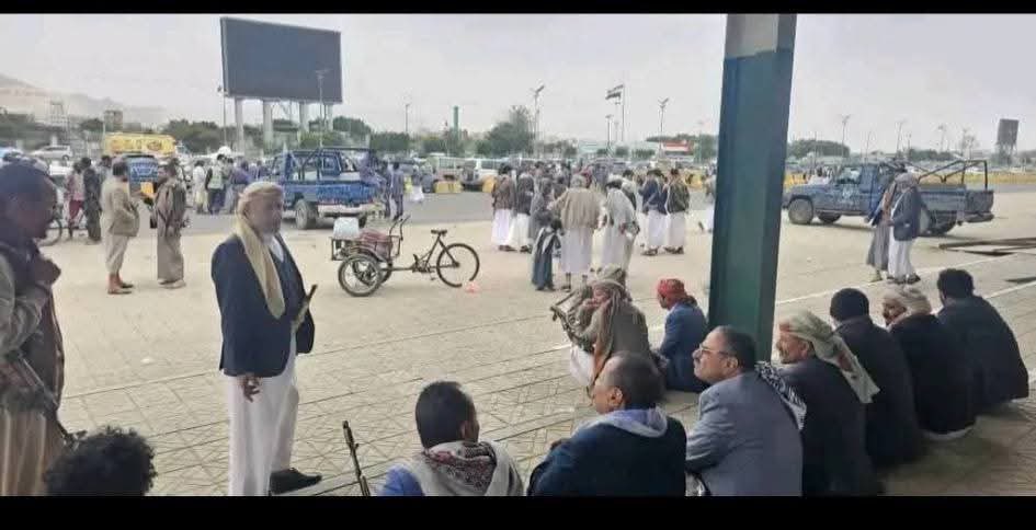 #صنعاء
الحوثيين يعتدون على مشايخ خولان وكبار القوم والسبع القبل المعتصمين في ميدان السبعين للمطالبة بالإفراج عن الشيخ سيف علي مشلي الحميدي وتفرق اعتصامهم بالقوة وضربهم بالصُمّل وتعتقل عدد من المشايخ !
وين المطانيخ اللي نزلوا الى المهرة ؟