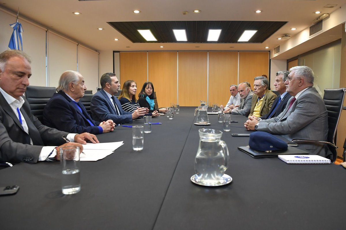 El Ministerio de Capital Humano, a través de la Secretaría de Trabajo, Empleo y Seguridad Social, homologó el acuerdo paritario entre la Federación Argentina de Empleados de Comercio y Servicios (FAECYS) y las cámaras empresariales del sector: la Cámara Argentina de Comercio y