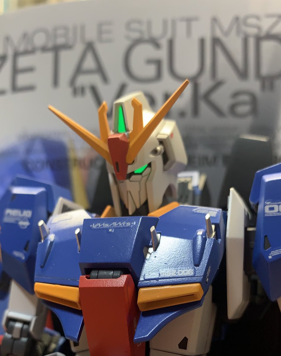 MG Zガンダムka完成。いつもはHGを主に作っているので、パーツの大きさと多さに圧倒されて箱を開けては閉める事、数週間💦やっと完成。パキッとしたスタイルと完全変形のギミックが秀逸なキットでいじるところ無し。…でも…顔だけは…俺好みにプチ整形。