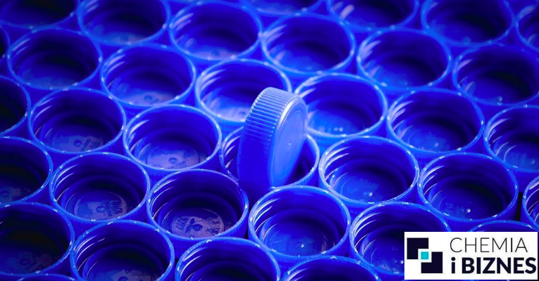 W obliczu globalnego wyzwania, jakim jest zarządzanie odpadami plastikowymi, projekt PLASTICE, finansowany przez UE, wprowadza przełomowe technologie chemicznego recyklingu, które mogą zrewolucjonizować gospodarkę obiegu zamkniętego dla tworzyw sztucznych.
chemiaibiznes.com.pl/artykuly/proje…