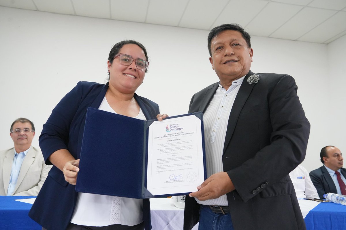 #FelicidadesULEAM ¡Me complace felicitar a @Uleam por la acreditación internacional en Arquitectura otorgada por la Agencia Acreditadora de Chile A&amp;C! Un logro que refleja el compromiso con la calidad y la innovación. Celebro este paso hacia la excelencia educativa.