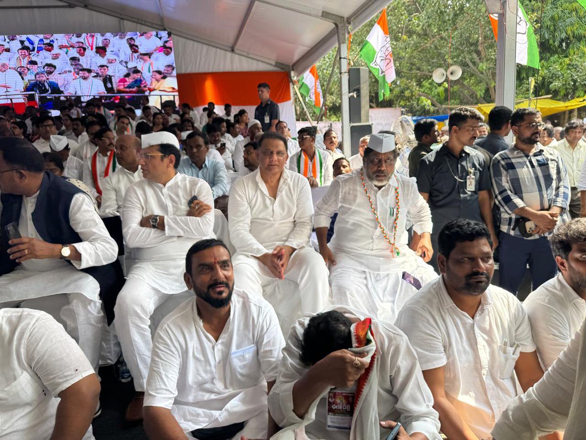 Mohammed Azharuddin (@azharflicks) on Twitter photo The fight for justice and fair representation brought thousands together at #ChaloDelhi – Congress Porubata at Jantar Mantar
Hon’ble CM of Telangana <a href="/revanth_anumula/">Revanth Reddy</a> , ministers, senior leaders from INDIA alliance and <a href="/INCTelangana/">Telangana Congress</a> karyakartas stood shoulder to shoulder with the The fight for justice and fair representation brought thousands together at #ChaloDelhi – Congress Porubata at Jantar Mantar
Hon’ble CM of Telangana <a href="/revanth_anumula/">Revanth Reddy</a> , ministers, senior leaders from INDIA alliance and <a href="/INCTelangana/">Telangana Congress</a> karyakartas stood shoulder to shoulder with the