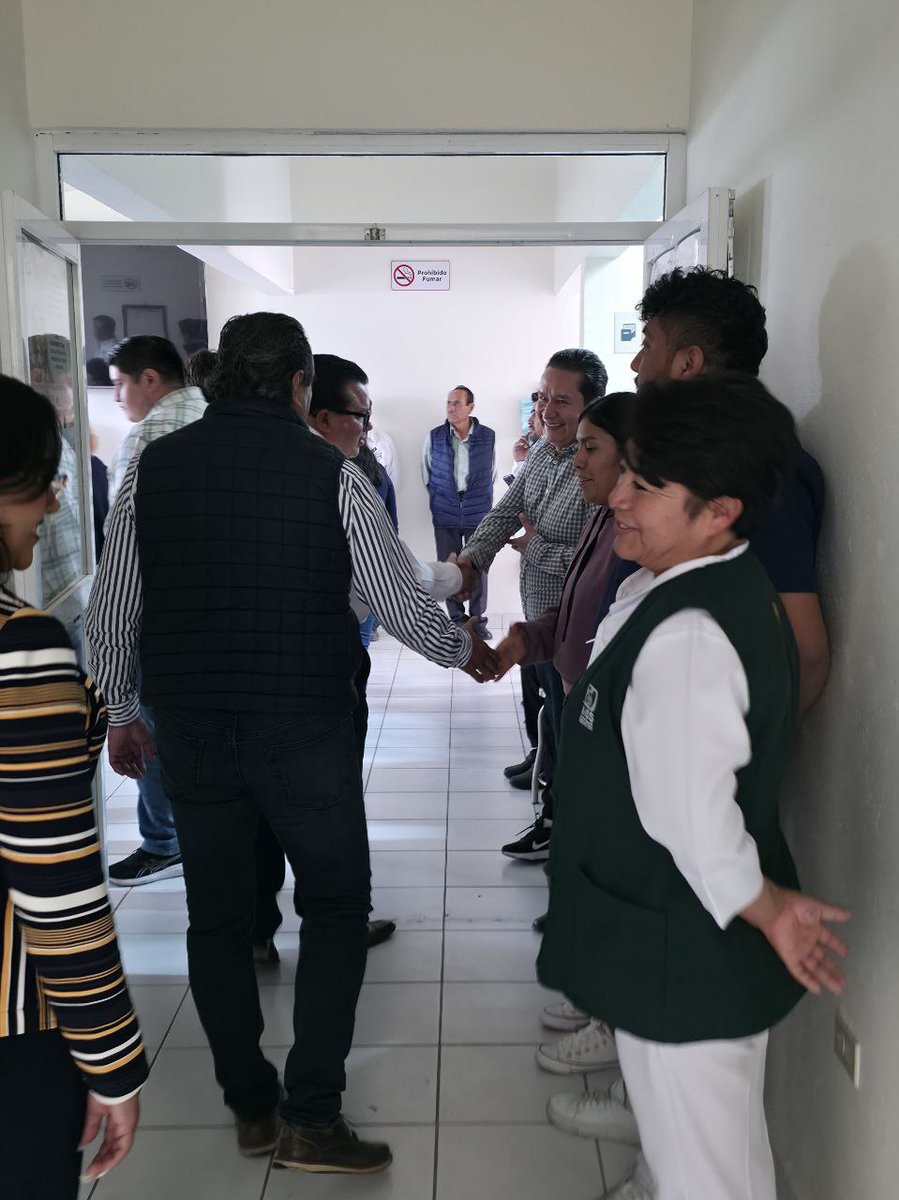 Una obra más...

Participamos en la colocación de la primera piedra de las nuevas oficinas administrativas en la Presidencia Municipal, una obra que mejorará la atención a la ciudadanía y fortalecerá el trabajo institucional.

Además, supervisamos los avances en la rehabilitación