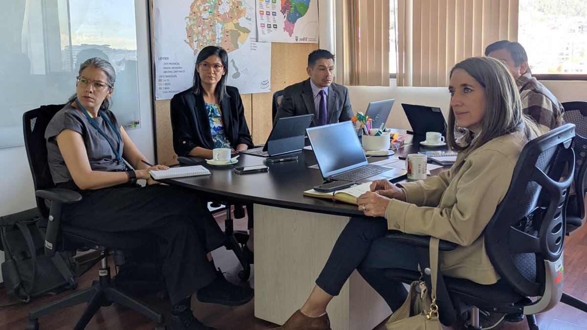 InfanciaEc's tweet image. ¡Trabajo conjunto por el bienestar de #LaNuevaInfancia! 🇪🇨💪 
En reunión con @UNFPAecuador, articulamos acciones para fortalecer la prevención del embarazo adolescente y reducir la #DesnutriciónCrónicaInfantil a través de acciones de comunicación para el cambio de comportamiento.