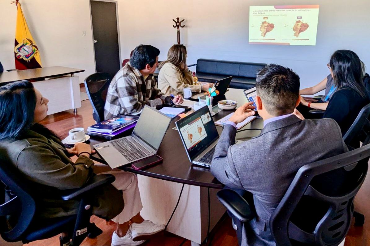 InfanciaEc's tweet image. ¡Trabajo conjunto por el bienestar de #LaNuevaInfancia! 🇪🇨💪 
En reunión con @UNFPAecuador, articulamos acciones para fortalecer la prevención del embarazo adolescente y reducir la #DesnutriciónCrónicaInfantil a través de acciones de comunicación para el cambio de comportamiento.