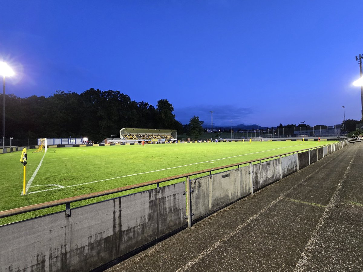 Testspiel FC Emmenbrücke - <a href="/FCL_1901/">FC Luzern</a> U19 im schönen Stadion Gersag. Hier wurde 2009-2011 (mit provisorischem Ausbau) übergangsweise auch Super League gespielt. Heute gewann die Jugendauswahl mit 2-4 gegen die Gastgeber aus der 2. Liga Inter (5. Div).