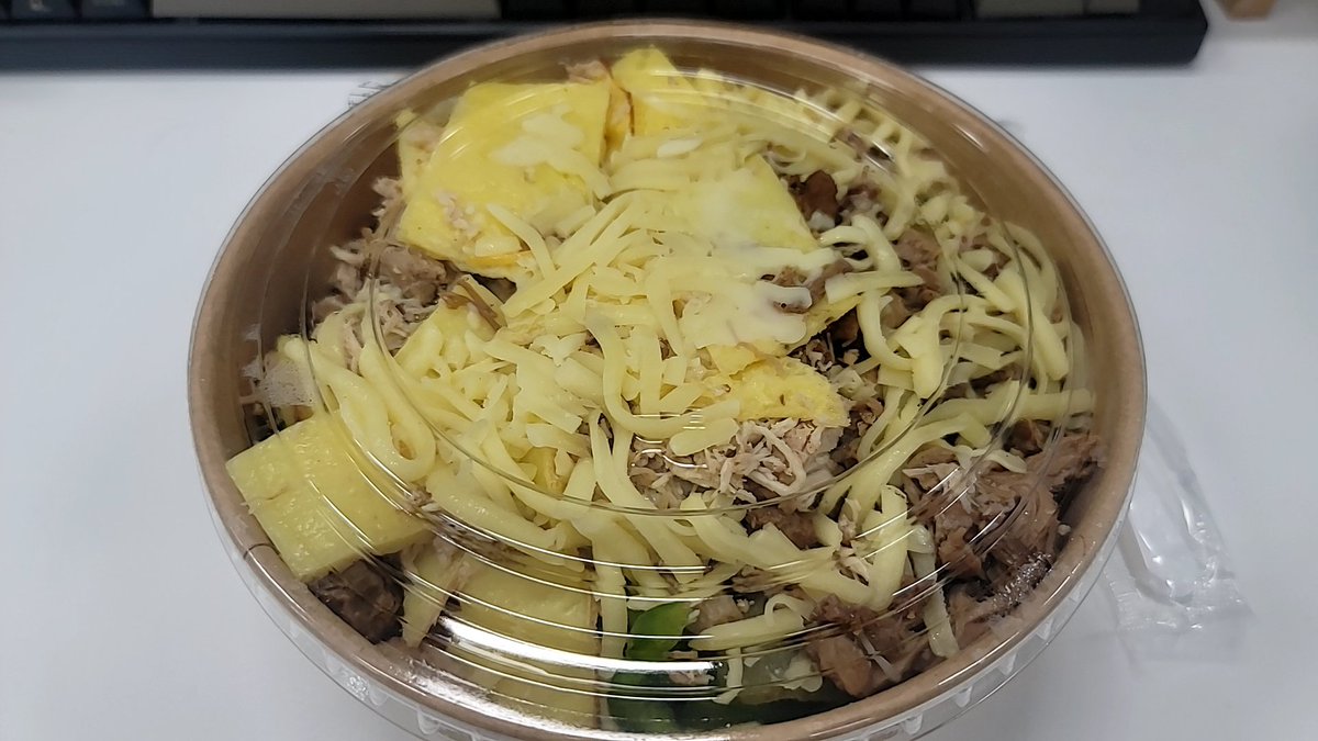 저기요.

음식이 너무 많아요.

이런걸 하루 4번은 먹어야. 그나마 몸매 유지가 된다고요?

반밖에 못먹었는데요?