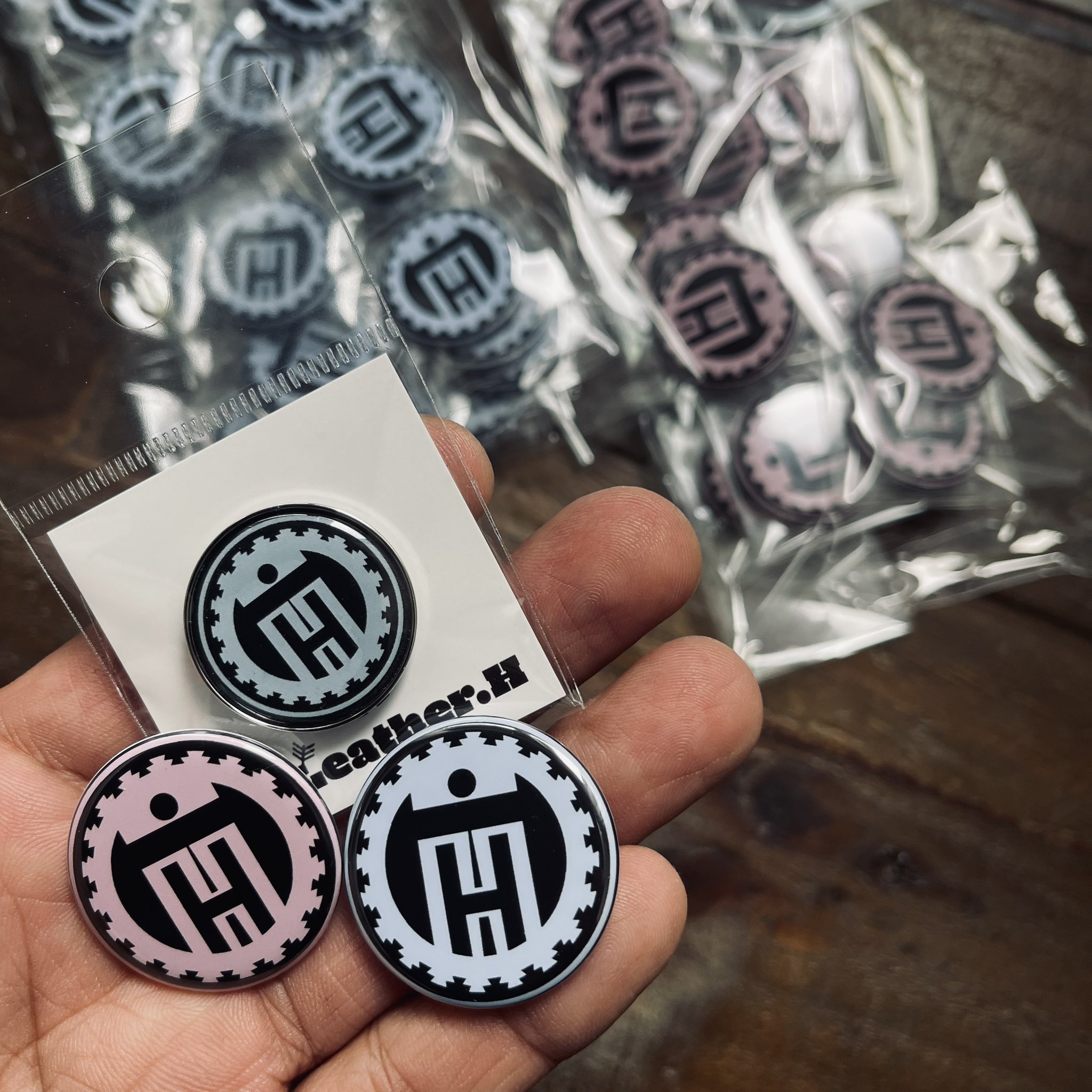 ピンズ・ピンバッジ・缶バッジ hn hbt 缶バッジ BON JOVI 38mm ピンバッジ : SHINSEITECH - 通販
