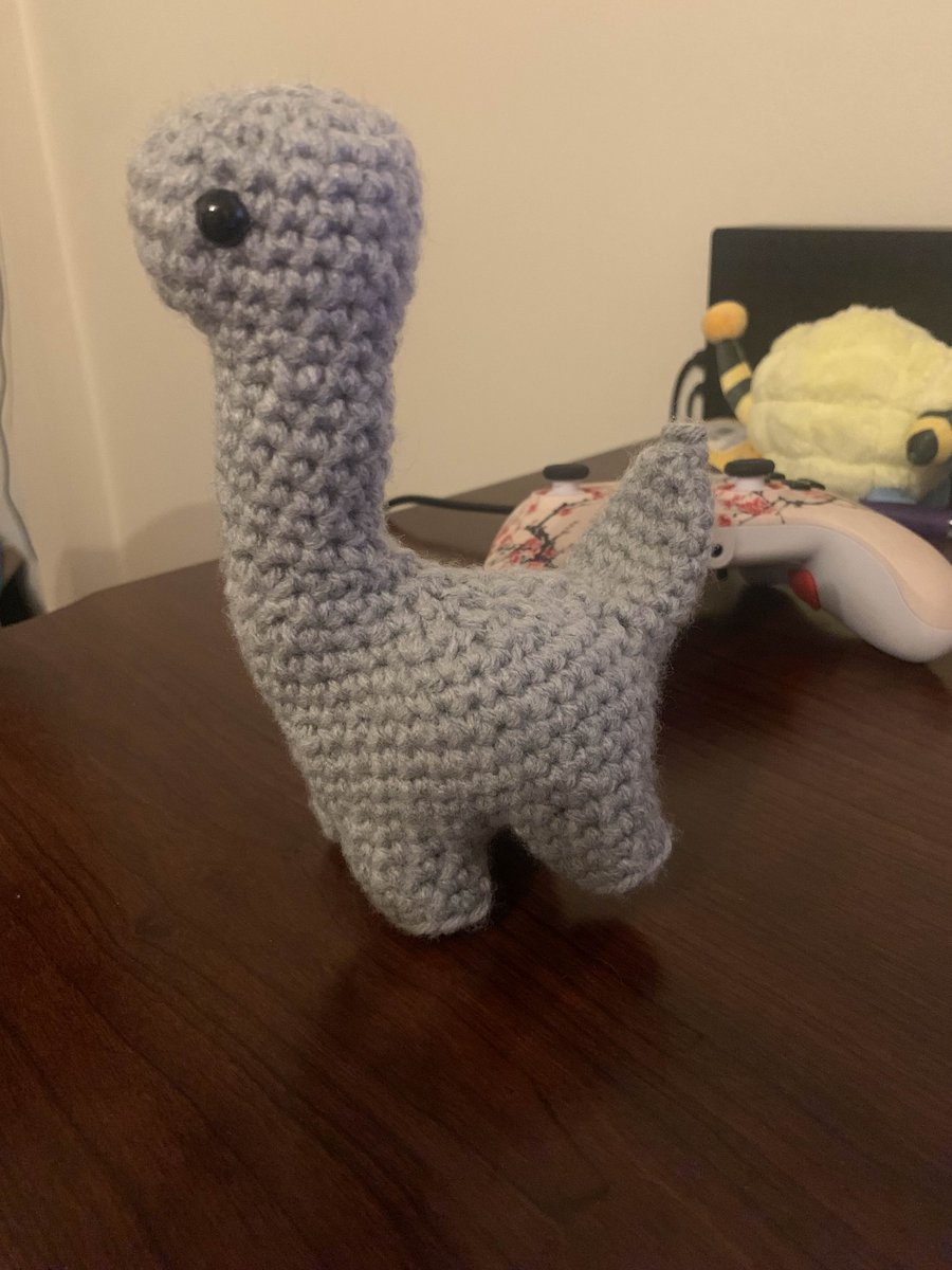 FelineofFrost's tweet photo. A cute little dino made using a pattern by kayleecrochet on instagram! <3 https://t.co/NIAAOjxXCR