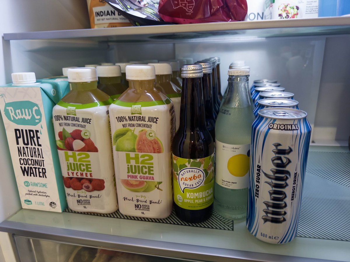 ApplicationVB's tweet photo. Bois!? Am I a little insane or just living the CEO life? Is this imposter syndrome????? OCD? MIDLIFECRYSIS!?!? Should a fridge look like this? https://t.co/V5QA4qFaq6