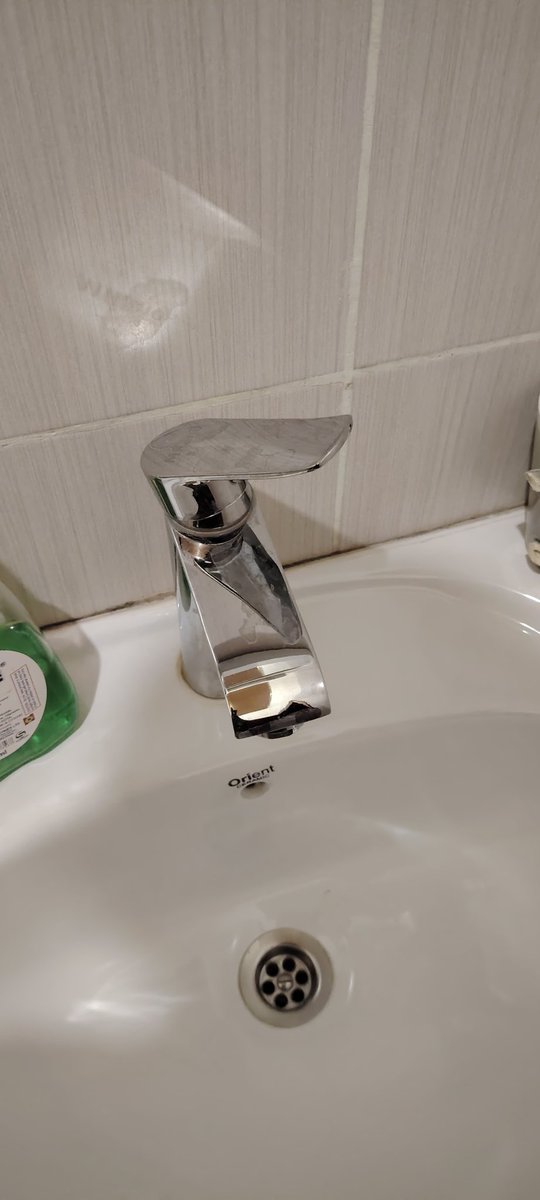 Day 18 of no water in this Singapore <a href="/CityofKigali/">City of Kigali</a>  <a href="/KicukiroDistr/">Kicukiro District</a> .. And the concerned parties have no idea of what's going on. It's PATHETIC!