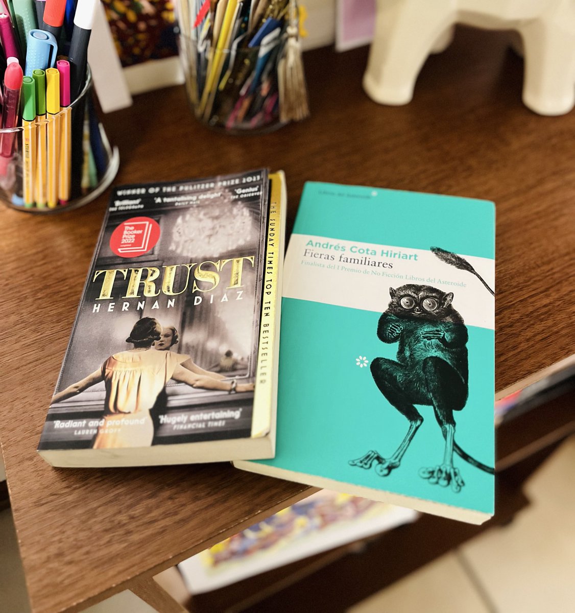 Andreamontesh's tweet photo. Saliendo del modo ninja, uniéndome a las lecturas de animales en #TelegrafíaSinHilos y llegando un año tarde (o no) al club de lectura que no es un club de lectura con Hernán Díaz, estos son los libros que me han acompañado un par de semanas. https://t.co/hpoeyGOsqG