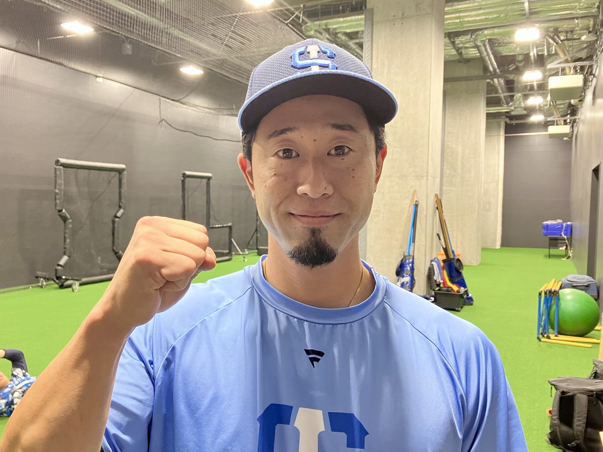アップ前の #外崎修汰 選手をお届け。 今日も元気に、試合に向けて準備 