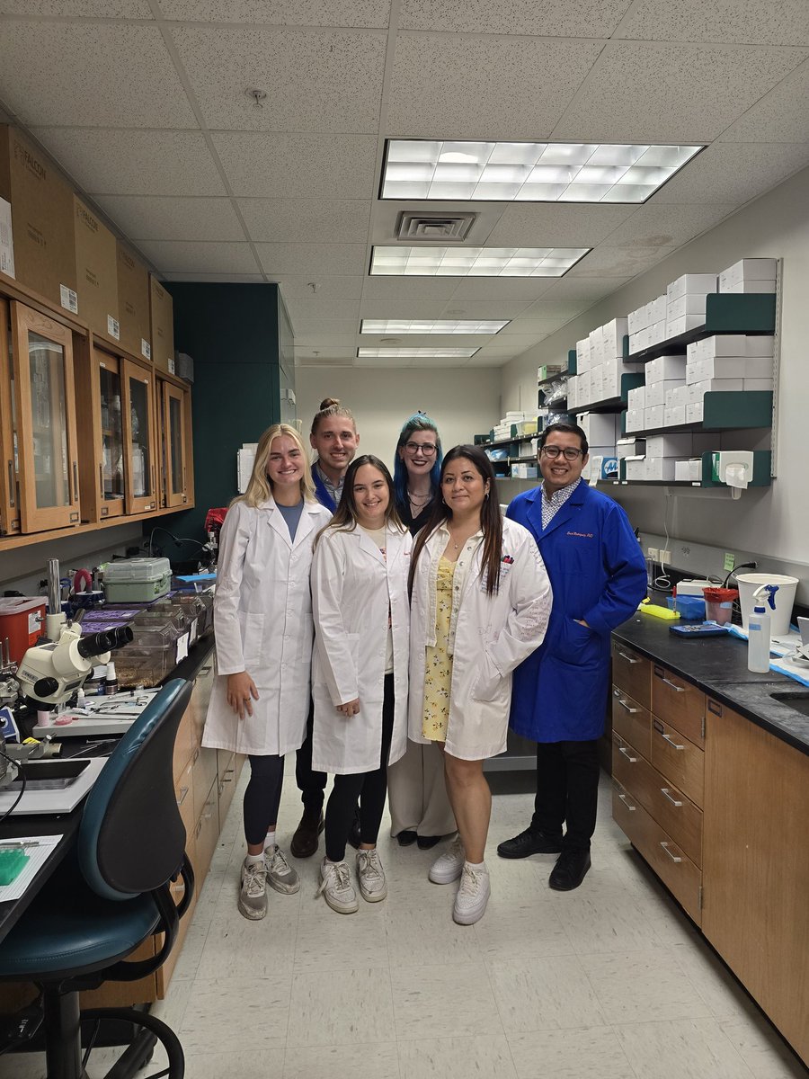 Kimgmz6's tweet photo. The Khanna lab has been my second family. A place where I grew as a scientist and as a person, surrounded by brilliant minds and kind hearts. Iโll carry these memories and friendships with me always. ๐๐งฌ #KhannaLab #LabFamily https://t.co/NgkxveQZK9