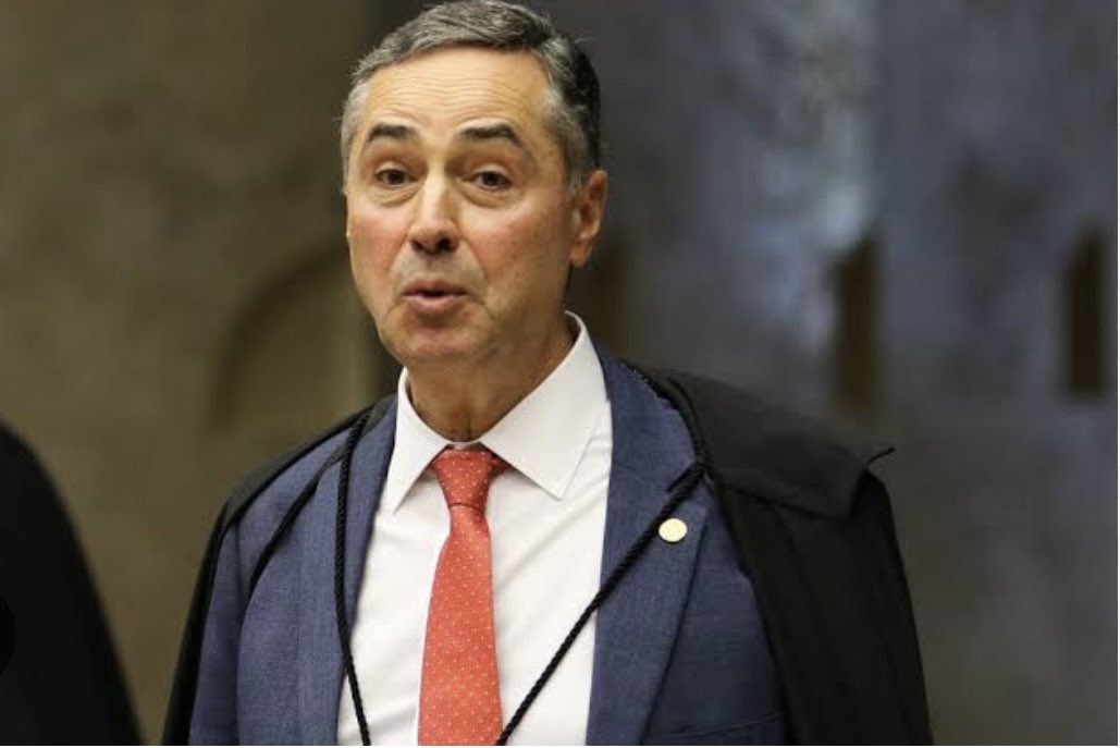 Mike Benz provou aquilo que nós imaginávamos: Barroso, o nosso Luís XIV, alinhou ações com a USAID interferindo no processo eleitoral de 2022. Lei Magnitsky pra ontem nesse cidadão. Espero que nunca mais pise nos USA - nem ele e nem seus familiares.