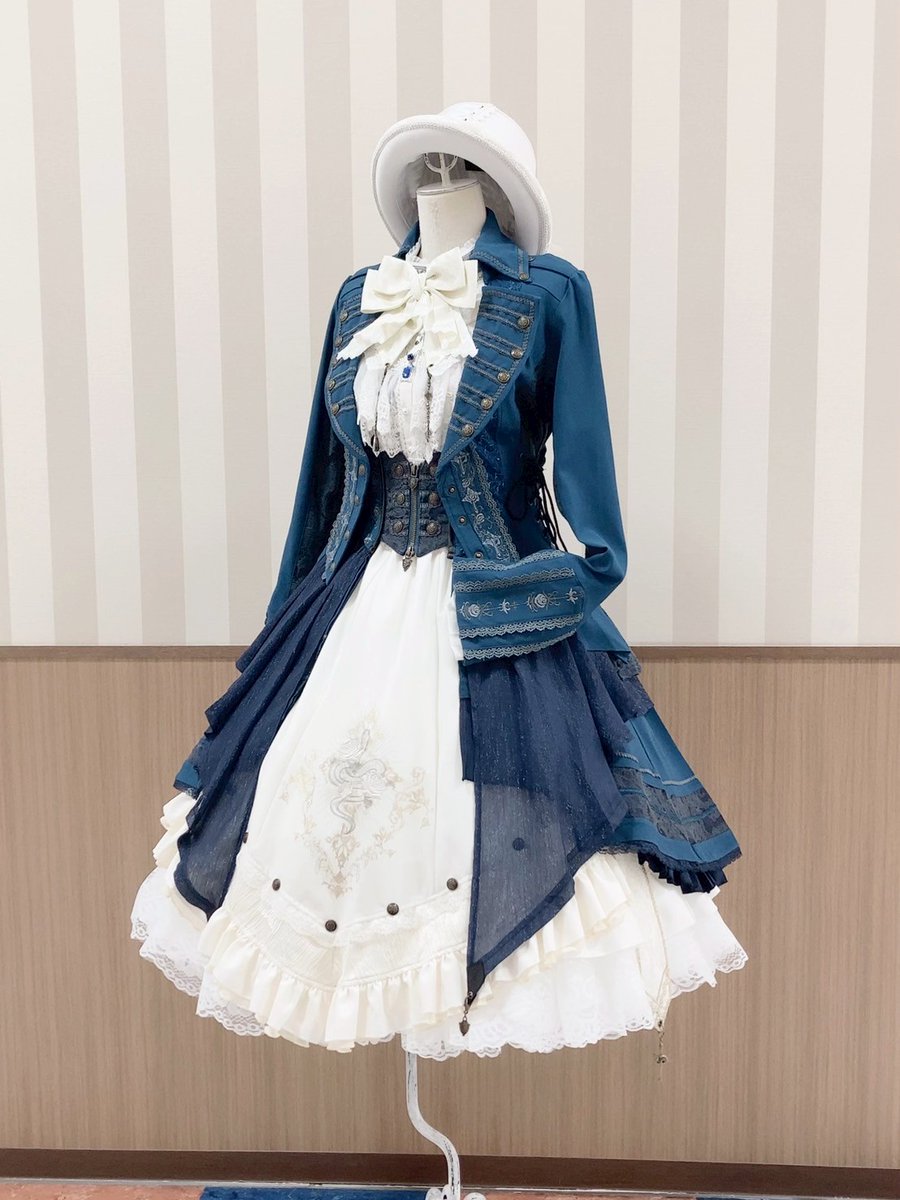 ozz_ike's tweet photo. こんにちは🌟
#池袋アルタ 店です🦦🫧

🌙Midnight Masquerade🎭
 ✧ケープスリーブJK
 ✧BL
 ✧コルセットSK

落ち着いた色味の青緑×白のクラシカルコーデ🦋
コルセットSKはバックスタイルも可愛い❣️

ぜひ店頭にて💫
本日も皆さまのご来店お待ちしております💕

#ozzon 
#池袋 
#サンシャインアルタ https://t.co/fVQ49MTlln