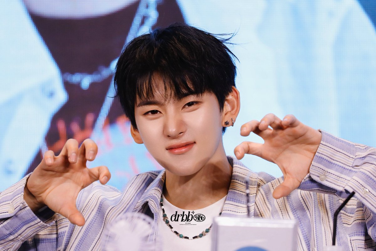 알리 tweet media