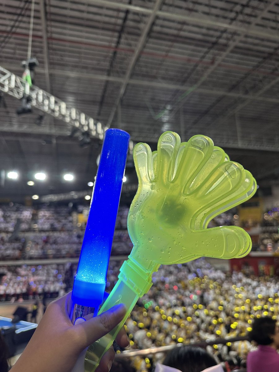 ishafiles's tweet image. roarientation as an official thomasian 🐯