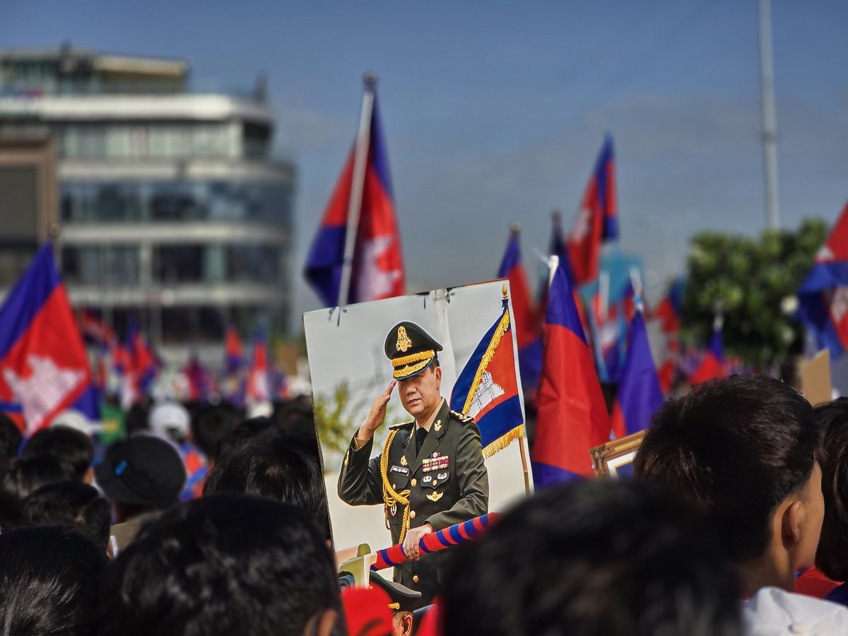 TithKamrang's tweet photo. One day, one hour, one minute that we are negotiating can help save the lives of our forces and our people. The sooner, the better. - my PM said.

This is what my hero leader think of his poeple.

#freeoursoldiers
#CambodiaNeedPeace https://t.co/nSOkdENz4B