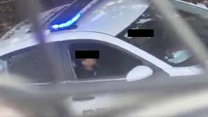 El es Deduardo de Jesús, sacerdote y policía en sus ratos libres. Fue quien sale en el video de la patrulla que se ha hecho viral debido el exorcismo que le practico a su pareja dentro de la unidad.