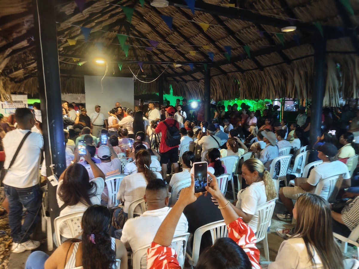 diegopanzenu's tweet image. "En Montería, el #Foro del @PactoCol impulsa las políticas de cambio de @petrogustavo. Con @Ballesteros_LF y la lideresa @yalemazon en Juan XXIII, avanzamos hacia la justicia social, la paz total y la transición ecológica. ¡#PoderDelPueblo por una Colombia donde todos tengamos un…