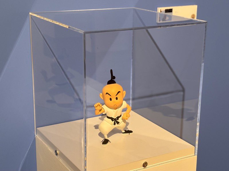 MonkeyNess's tweet image. Let him out