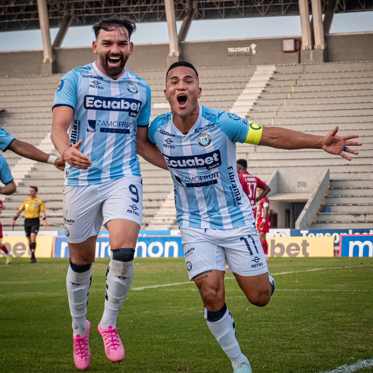 el_volver's tweet photo. ¡SORPRESA EN LA COPA ECUADOR!
Guayaquil City venció 3-1 a Mushuc Runa y avanzó a los octavos de final 💥. Goles de Edison Mero, Manu Palma y Miller Bolaños sellaron el triunfo ante un rival de Serie A.
En la siguiente ronda se medirá ante Deportivo Santo Domingo. https://t.co/dkVlLn1MWo