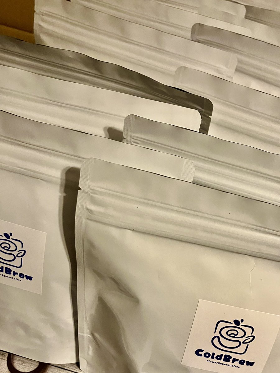 ＼いよいよ！今夜21:00販売開始／

昨日までの予約注文ありがとうございました😌🙏コーヒーは明日の便で発送させていただきます！

そして販売開始と同時にnoteの公開をします🔥
今回のコールドブリューを製作して、改めて気付かされたことや想いなど綴ってますので読んでくれたら幸いです☺️

#coffee