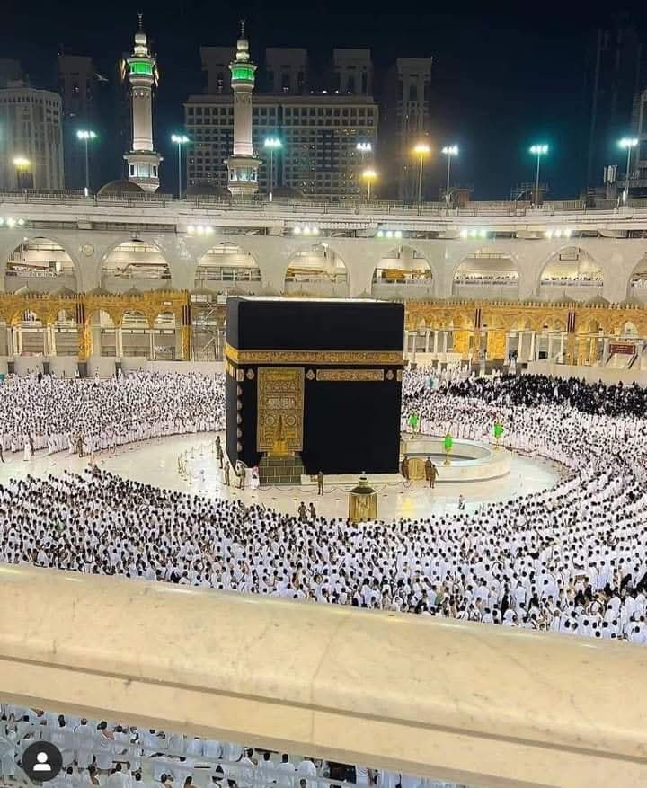 السلام علیکم 
صبح بخیر 

    یارب!مجھے نہیں معلوم کہ مجھ سے وابستہ رشتوں اور دوستوں کو کیا کیا مشکلات ہیں، پر تو سب جانتا ہے. یااللہ! اُن کی مشکلوں کو آسان فرما، جو پریشان ہیں انکی پریشا نیاں دور فرما۔
 جو بیمار ہیں ان کو صحت کاملہ وعاجلہ عطاء فرما اور انھیں وہ سب کچھ عطا کر جس