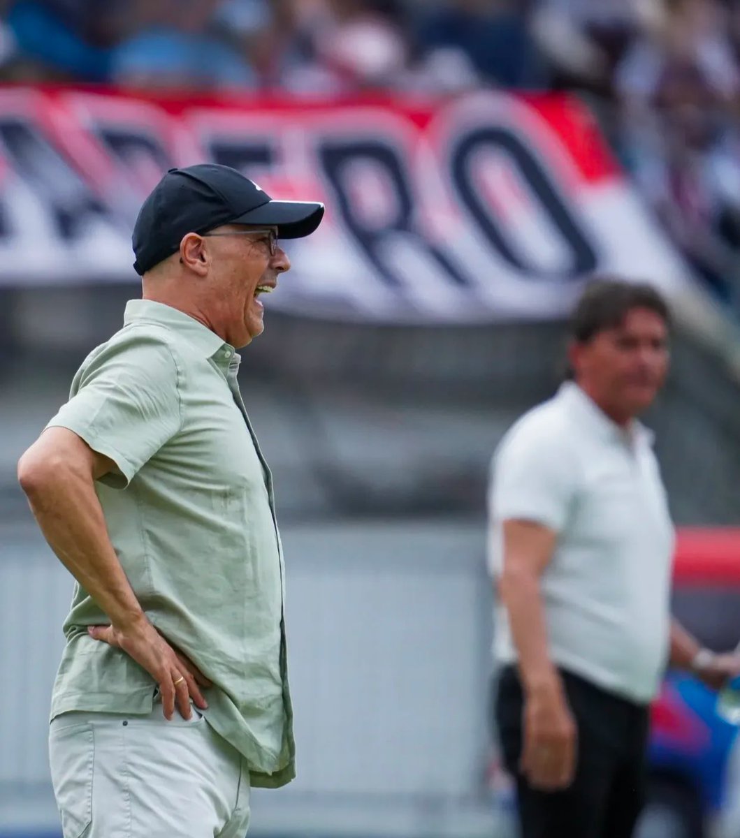 🔥. De 21 puntos disputados 15 conseguidos, 16 goles convertidos, líder absoluto de liga, clasificado a 1/8 de copa y jugando como nos gusta. Tan solo en un mes, ¿me ilusiono?. SI, ya lo estoy y montado en el bus del profe!