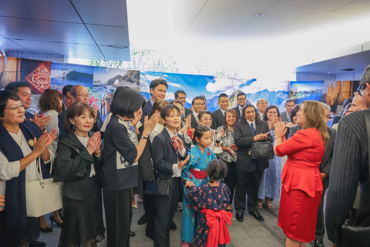 #VisitaOficial🇵🇪🇯🇵 | "Ustedes son quienes llevan nuestra cultura, nuestras costumbres, nuestra historia. Donde nos encontremos, sigamos dejando en alto a nuestro querido Perú", señaló la presidenta Dina Boluarte Zegarra durante un diálogo fraterno con representantes de la