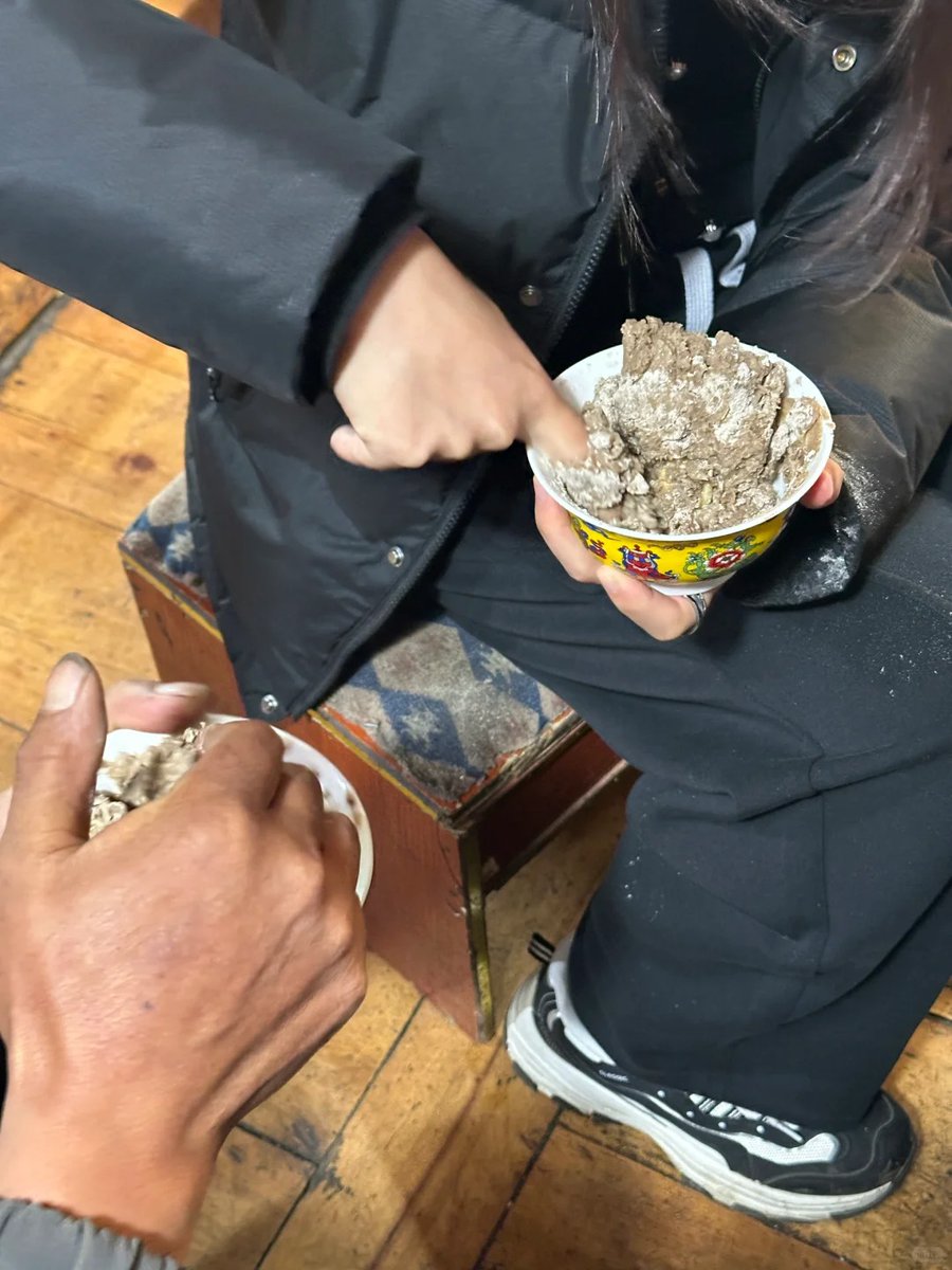 TibetTrip's tweet image. We joined a local family for an afternoon of laughter and momo-making. From dough kneading to filling the dumplings just right, every step was hands-on and heartfelt.
📩 DM us &quot;Momo Time&quot; and get our food experience route!#TibetanFood #MomoLove #LocalExperiences #TibetCulture