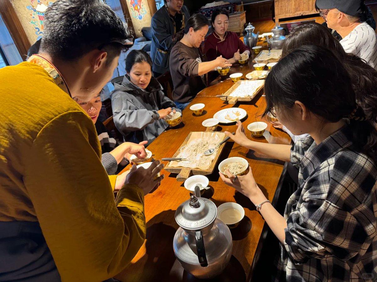 TibetTrip's tweet image. We joined a local family for an afternoon of laughter and momo-making. From dough kneading to filling the dumplings just right, every step was hands-on and heartfelt.
📩 DM us &quot;Momo Time&quot; and get our food experience route!#TibetanFood #MomoLove #LocalExperiences #TibetCulture
