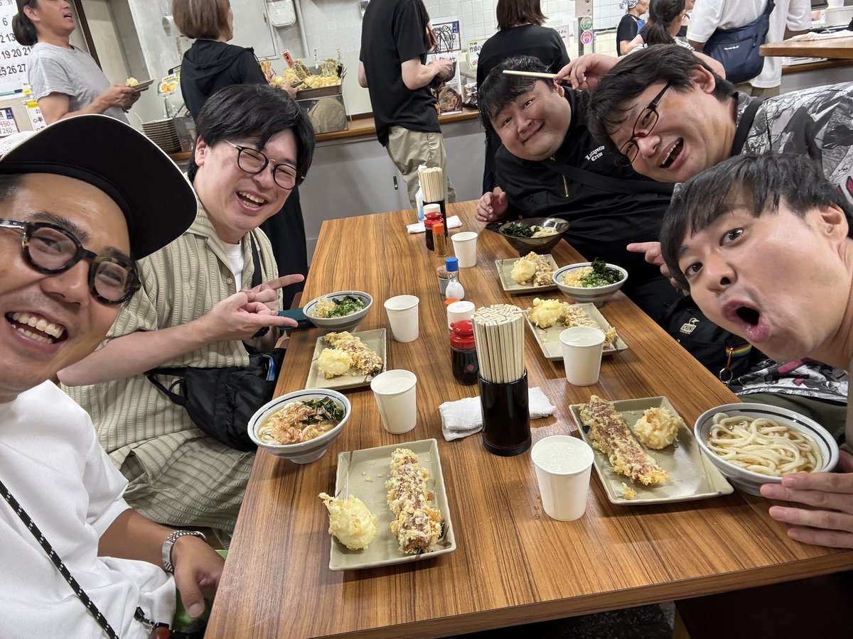 kajituyoshi's tweet image. 毎年恒例の天津飯大郎さんの香川旅行始まりました🤩

さぁうどんからスタートやぁ🎉

#香川県
#天津飯大郎
#大狸ぽんぽこ
#ふりいくっ富田
#ガーリィレコード雨宮